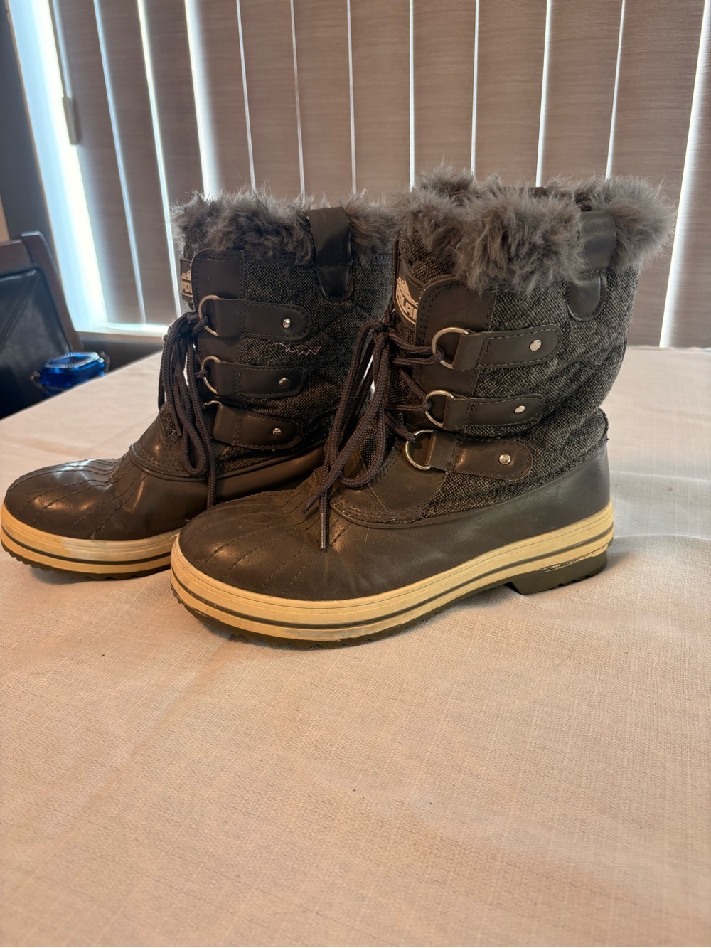 Women's Faux-Fur Trim Gray Lace-Up Winter Boots